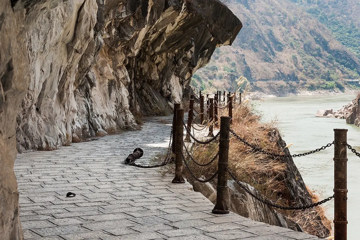 Tiger Leaping Gorge landscape